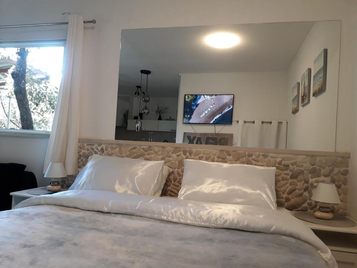 Relax Tiny Villas 40 Meters Of The Beach Zrnovo Экстерьер фото