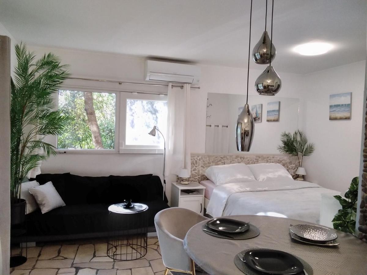 Relax Tiny Villas 40 Meters Of The Beach Zrnovo Экстерьер фото