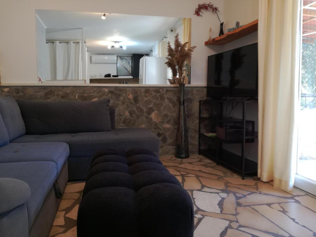 Relax Tiny Villas 40 Meters Of The Beach Zrnovo Экстерьер фото