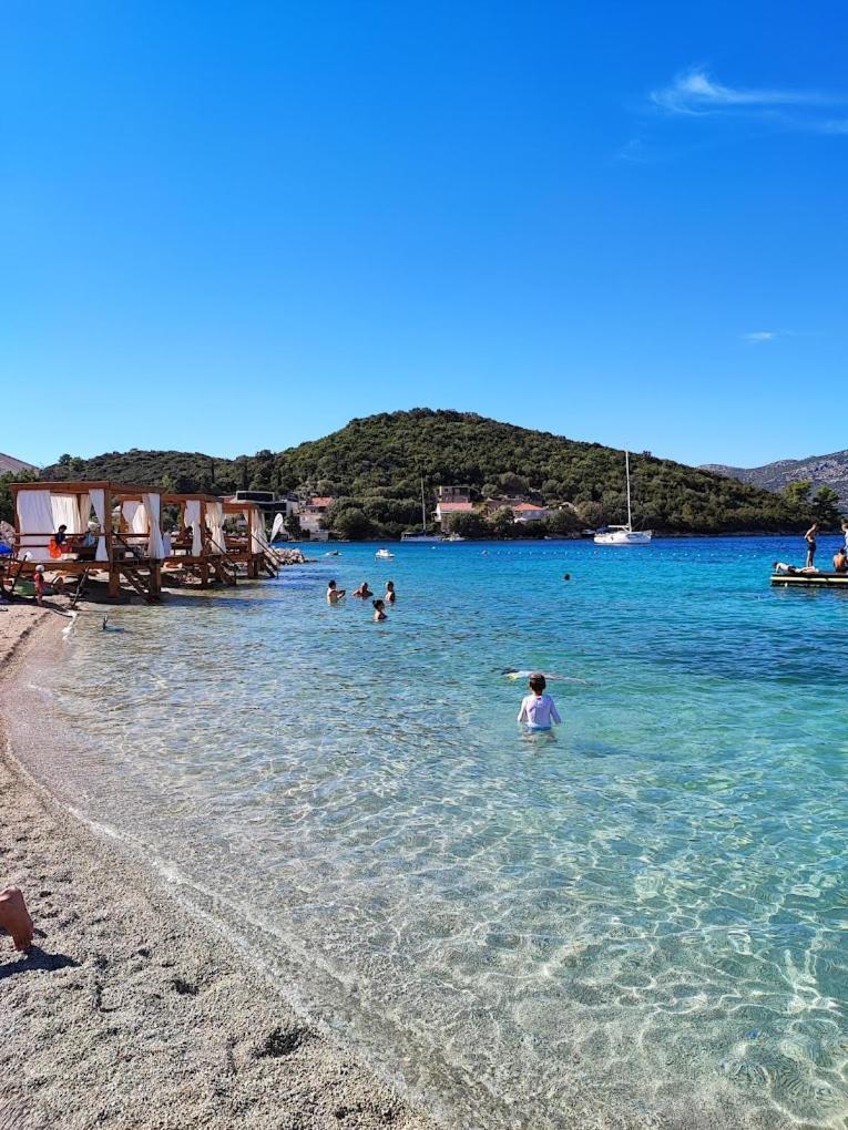 Relax Tiny Villas 40 Meters Of The Beach Zrnovo Экстерьер фото