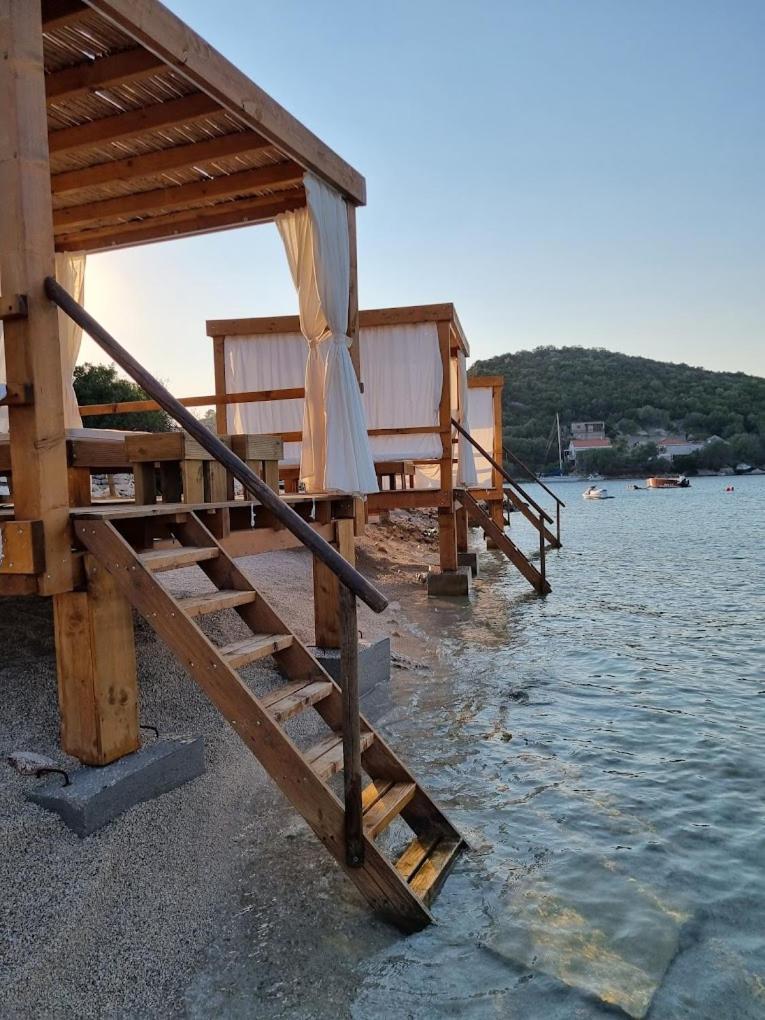 Relax Tiny Villas 40 Meters Of The Beach Zrnovo Экстерьер фото