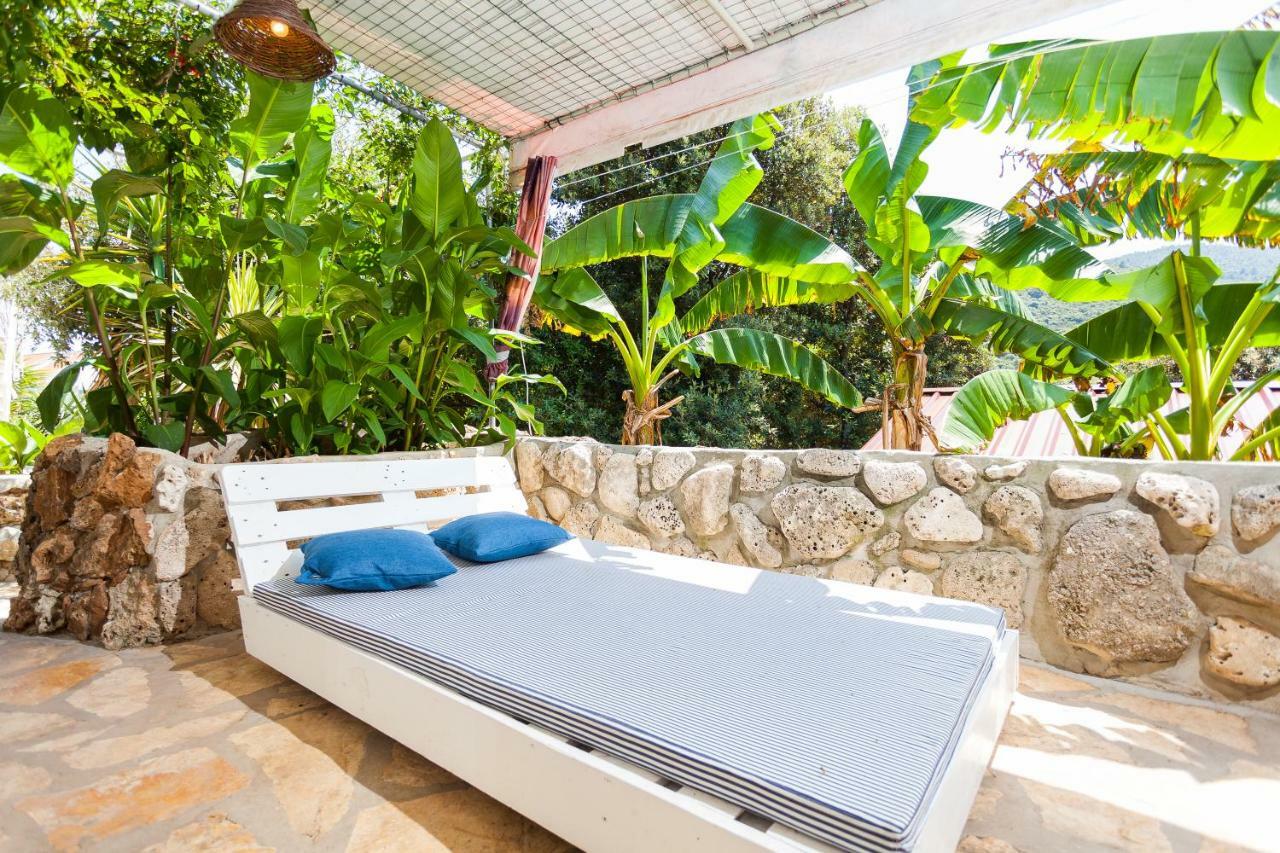 Relax Tiny Villas 40 Meters Of The Beach Zrnovo Экстерьер фото