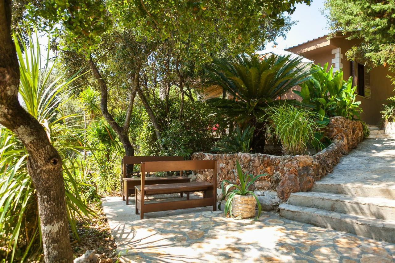 Relax Tiny Villas 40 Meters Of The Beach Zrnovo Экстерьер фото