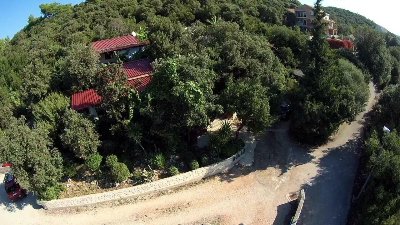 Relax Tiny Villas 40 Meters Of The Beach Zrnovo Экстерьер фото