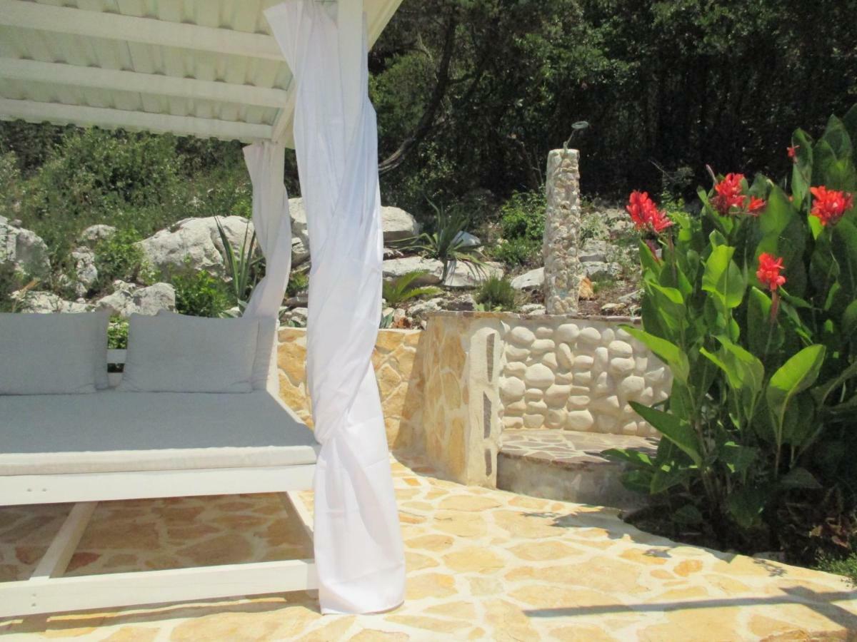 Relax Tiny Villas 40 Meters Of The Beach Zrnovo Экстерьер фото
